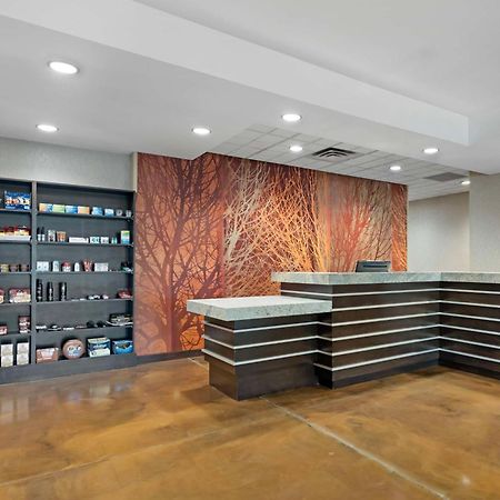 Best Western Plus Lakeview Hotel Madison Buitenkant foto