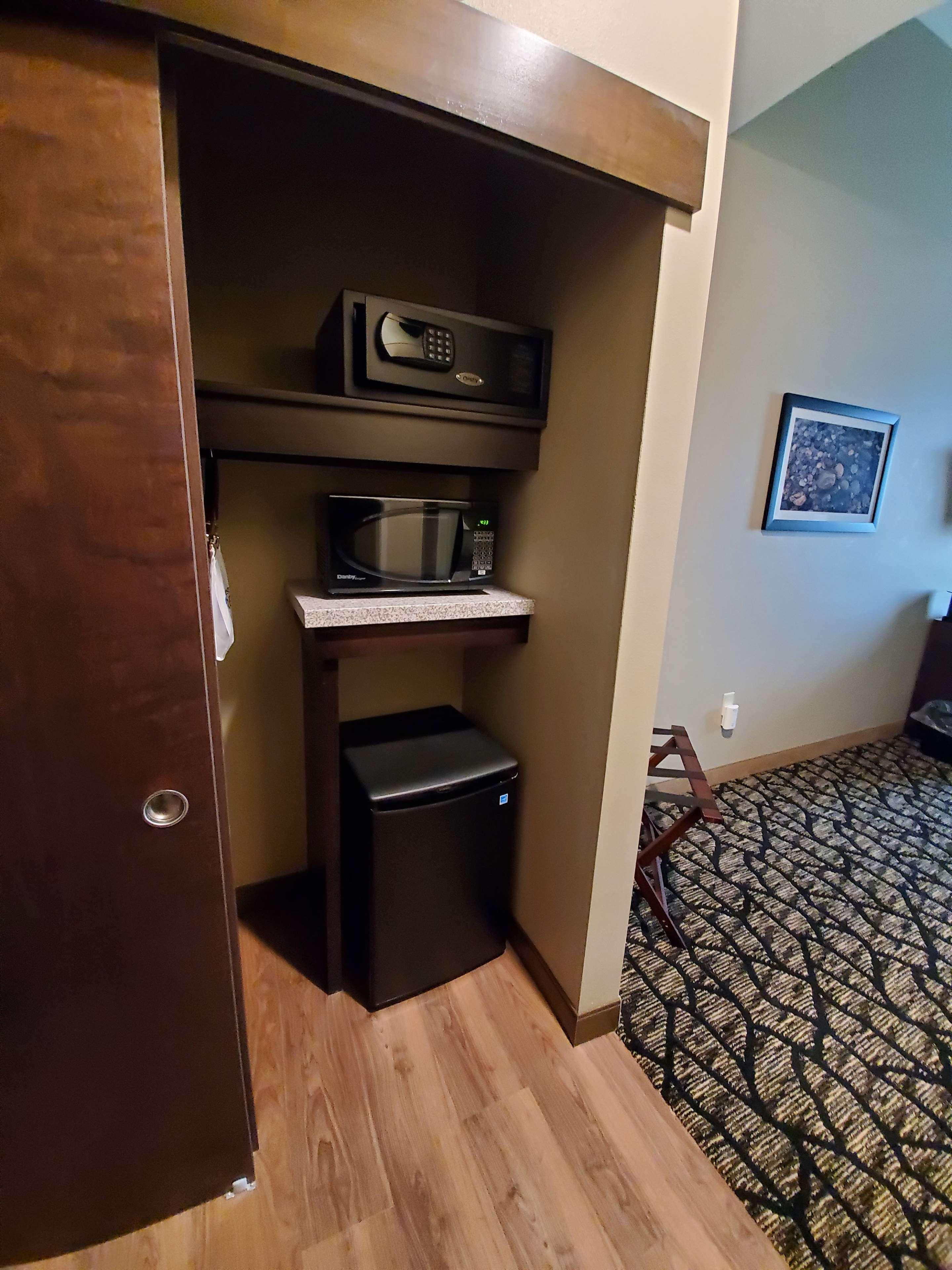Best Western Plus Lakeview Hotel Madison Buitenkant foto