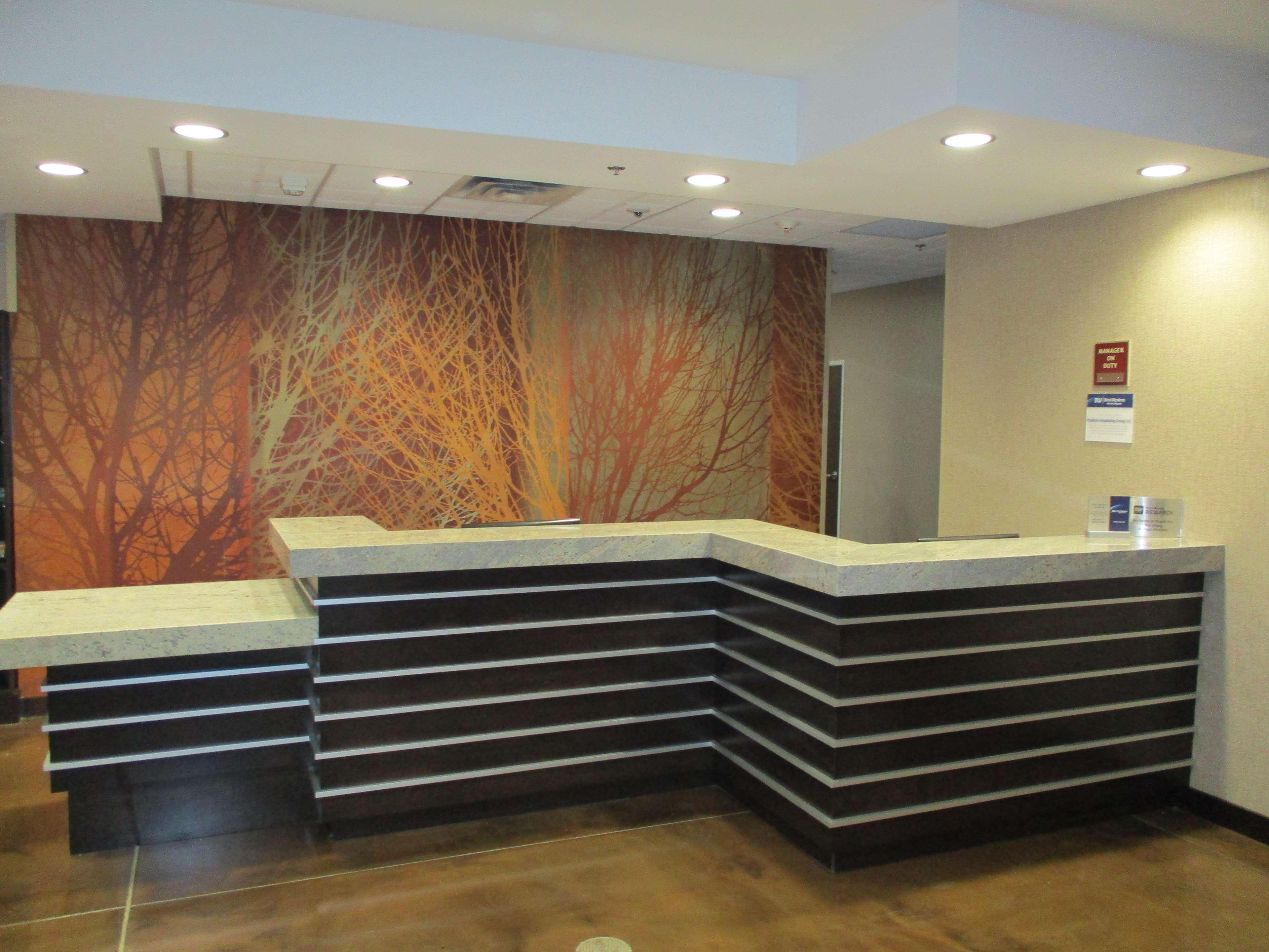 Best Western Plus Lakeview Hotel Madison Buitenkant foto