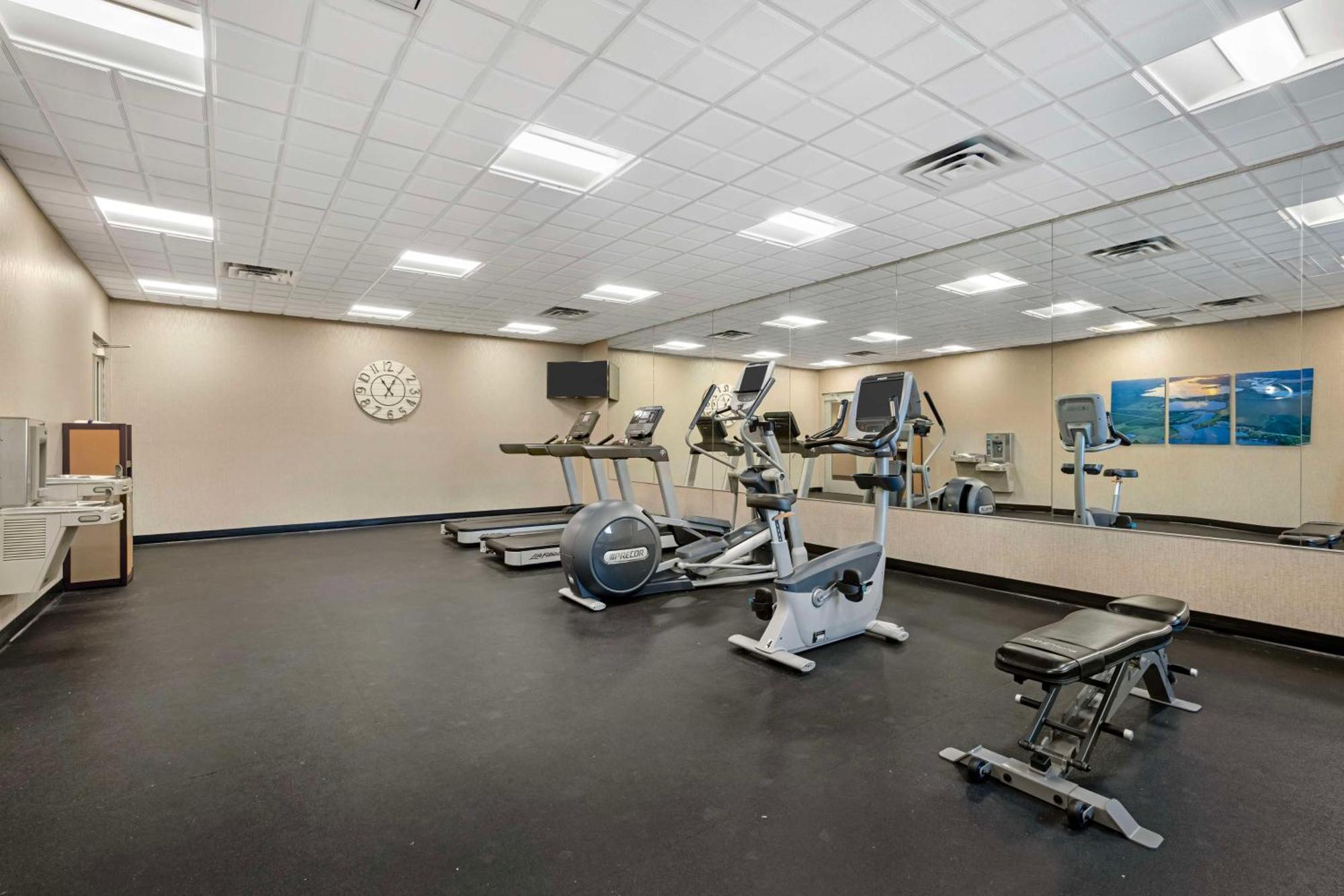 Best Western Plus Lakeview Hotel Madison Buitenkant foto